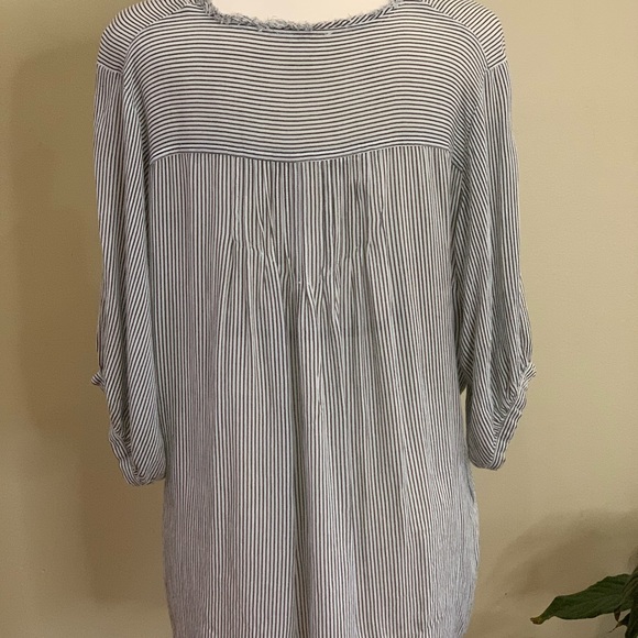 Free People One| XS/S Striped Blouse With Ruffled Front And High/Low Hem - Picture 4 of 7